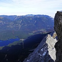 Озеро Айбзее (Eibsee)... вид с Ледника Цугшпитце, находящийся на высоте между 2.000 и 2.700 метров.. :: Галина 