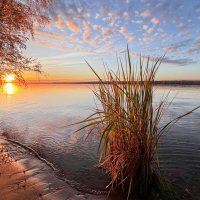 вот солнце коснулось тихой воды.... :: Galina 