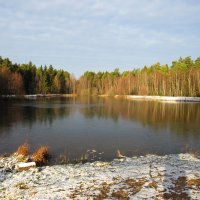 Снежок на берегу :: Андрей Снегерёв