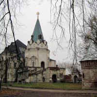 Гор. Пушкин. Трапезная палата и башня в Феодоровском городке в Фермерском парке. :: Ирина ***