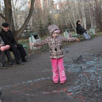 девочка и голуби :: Лев Капник