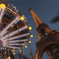 Карусель и Эйфелева башня( la tour Eiffel). :: Юрий 