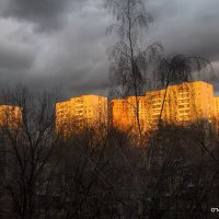 хмурый вечер с ярким пяпнышком :: Олег Лукьянов