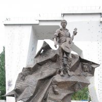 Харьков, памятник В. Высотскому :: Леонид 