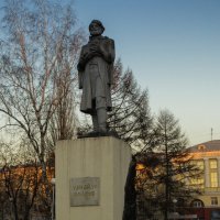 Памятник Михайло  Волкову :: Евгения Сихова