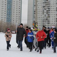 забег с Олипийским факелом вокруг озера на 3 км :: Михаил Плецкий