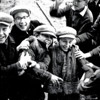 Архангельск, 1960 год, мне 13 лет, снимал на Зоркий-С. Ребята с нашего двора :: Владимир Шибинский