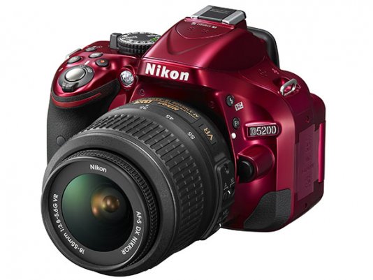 Nikon D5200 представлена официально