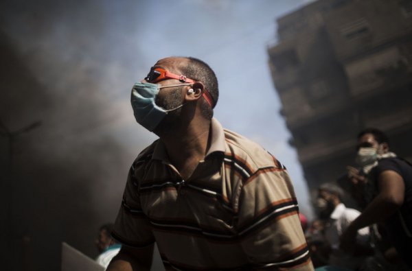 Новости в фотографиях - в Египте введено чрезвычайное положение