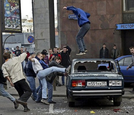 Новости в фотографиях - Самые масштабные беспорядки в Москве