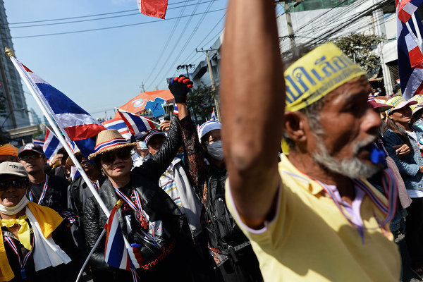 Новости в фотографиях - Массовые протесты в Таиланде продолжаются