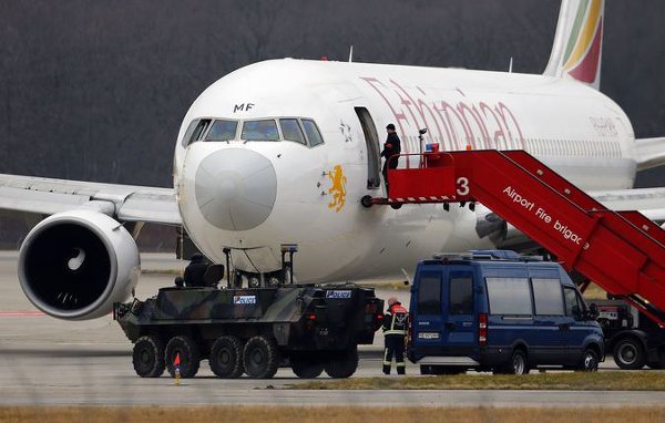 Угон самолета из Эфиопии - инцидент завершен, пострадавших нет