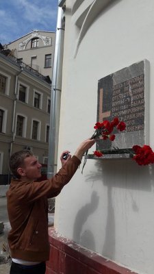 05.07.2017 Торжественное возложение цветов к мемориальной табличке, приуроченном к празднованию 76 Годовщины формирования Дивизии народного ополчения.