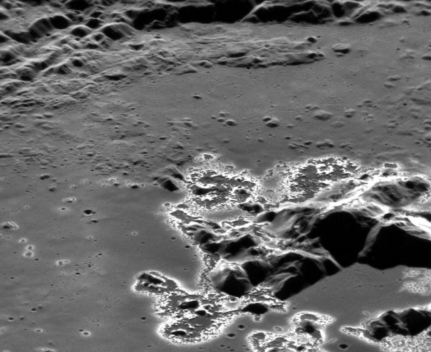 Фотография кратера на поверхности Меркурия