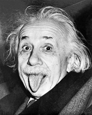 Что написал Эйнштейн на обороте своей фотографии с высунутым языком?