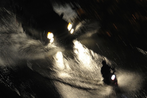 "Thai Motorists Flooded Street" , фото:Christophe Archambault of AFP Getty Images