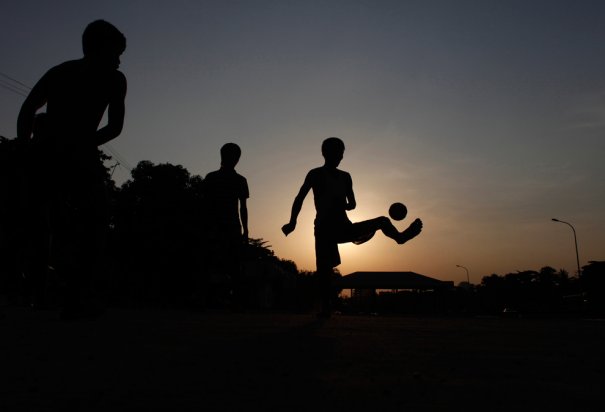 Для настоящего спортсмена неважно день на улице или ночь, Янгон, Мьянма