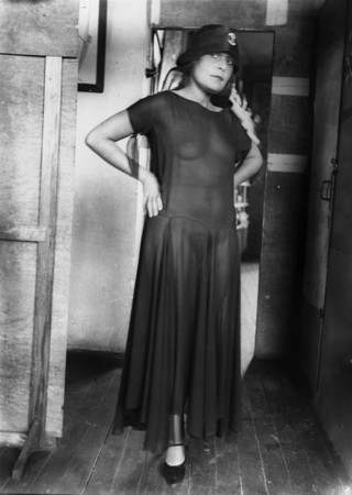 Лиля Брик в прозрачном платье, 1928 год