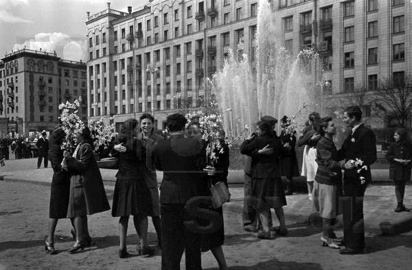 Массовые гуляния в СССР,  Москва, 1 мая 1959 год.