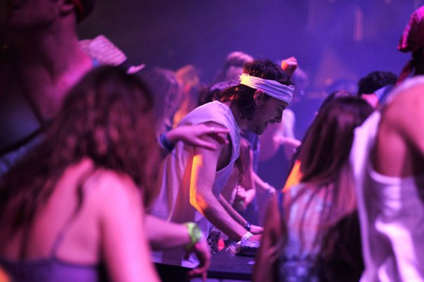 Выступление DJ Girl Talk и Майкл Грегг Джиллис, фото: Frazer Harrison