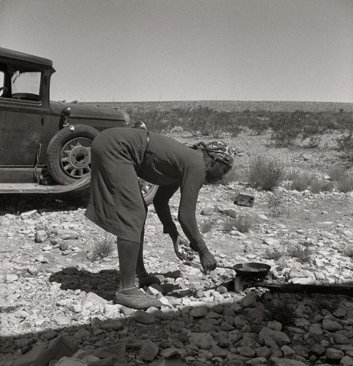 Молодая жена готовит завтрак, Техас, (июнь, 1936 г.), фотограф: Доротея Ланж