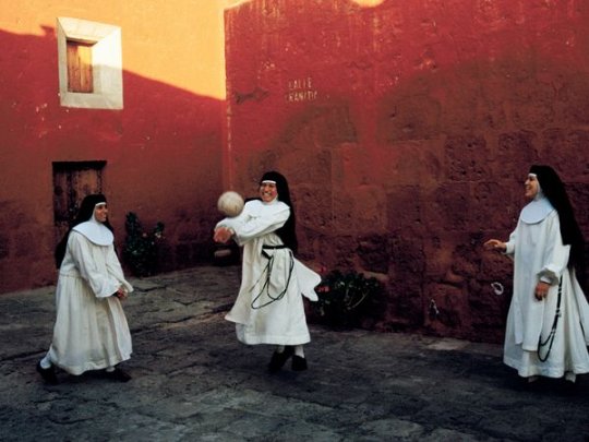 Монахини.Перу (фото: Melissa Farlow)
