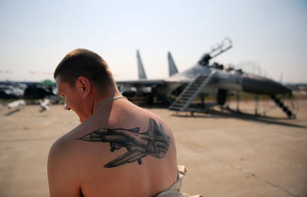 Пилот сделал себе татуировку самолета СУ-30, фото:Дмитрий Костюков