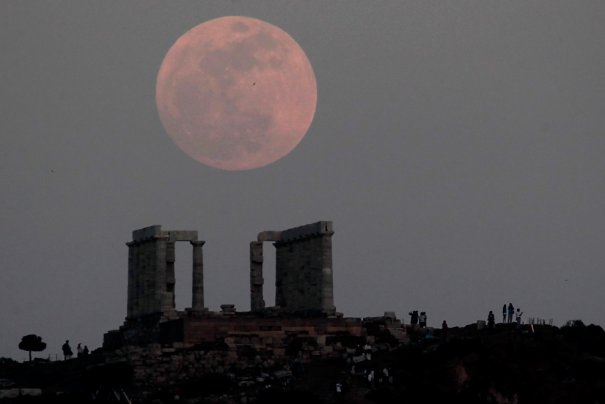 (Aris Messinis/AFP/Getty Images)