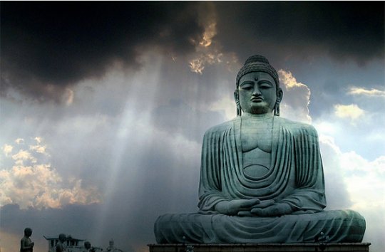 статуя Гаутамы Будды (пробудившийся в человеке Будда)