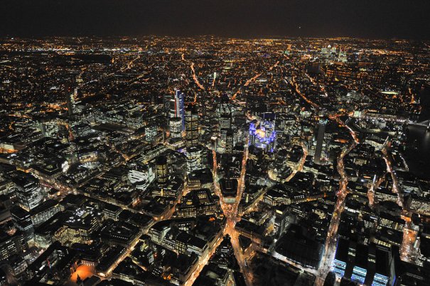 Панорамный вид ночного Лондона.