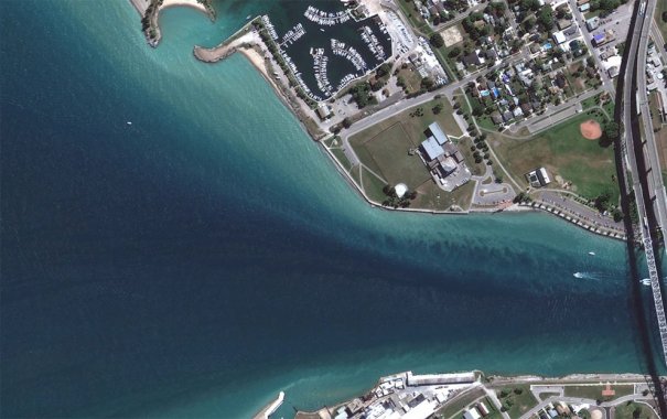 (© Google, DigitalGlobe)