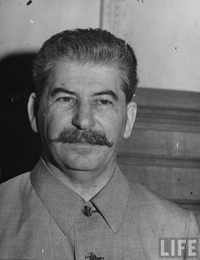 Иосиф Сталин в рабочем кабинете в Кремле, 1941