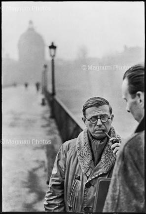 Франция, Париж, мост Искусств. Французский писатель и философ Жан-Поль Сартр. 1946. © Henri Cartier-Bresson