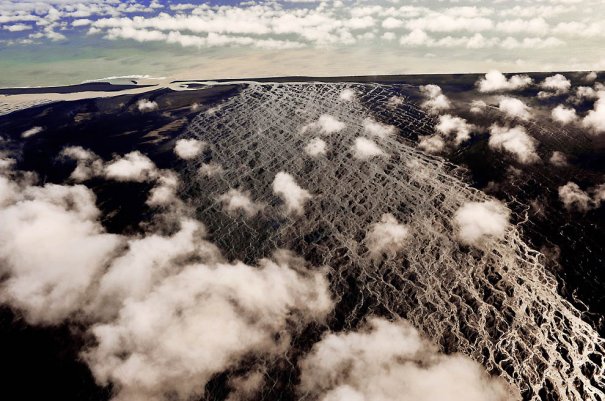 10. Скейдаррсандюр, Исландия. (Sandro Santioli, Solent News & Photo Agency) - "птичий полет"
