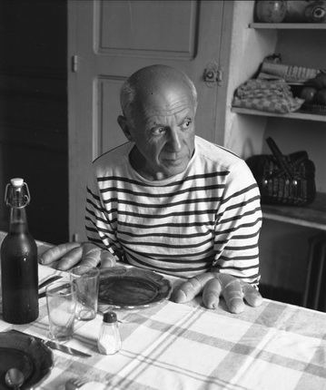 Робер Дуано. Хлеб Пикассо. Валлорис, 1952. © Atelier Robert Doisneau