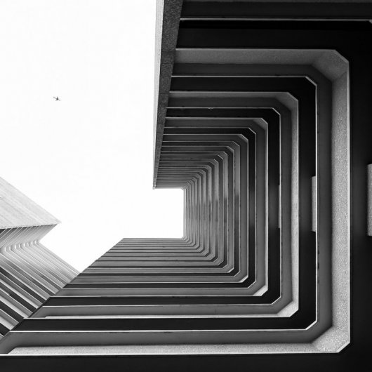 фото архитектурных сооружений в черно-белом