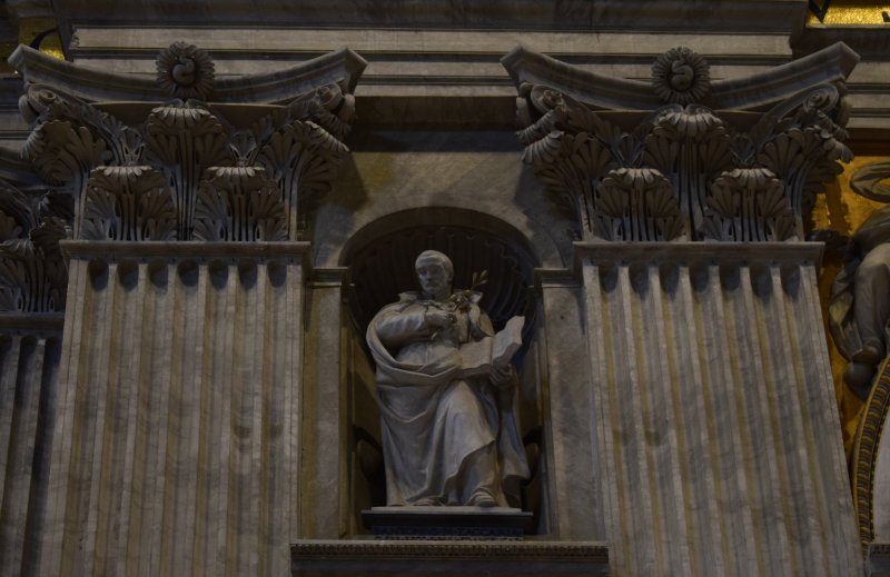 статуя св. Антонио Мария Дзаккария, основателя трех религиозных орденов (Цезарь Аурели, 1909).