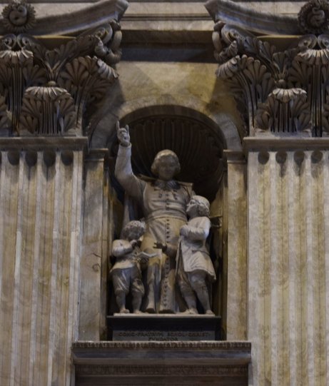статуя Жана Батиста де ла Салля, основателя конгрегации "Братья христианских школ".
