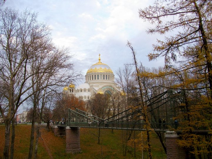 Вид на собор и Макаров мост.