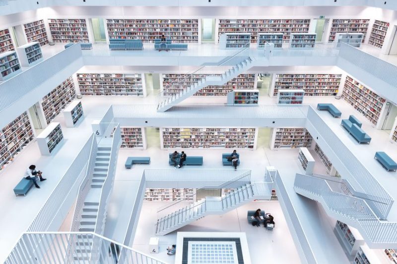 Первое место в категории “Города”: “Уровни чтения”, Штутгарт, Германия, автор – Норберт Фритц