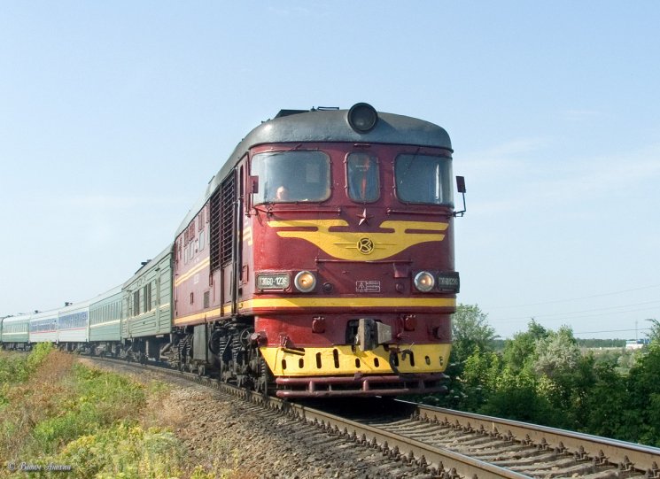 Diesel locomotive TEP60-1236 with train