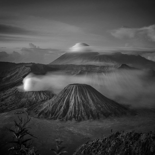 Потрясающие фотографии вулкана Бромо на острове Ява - №7