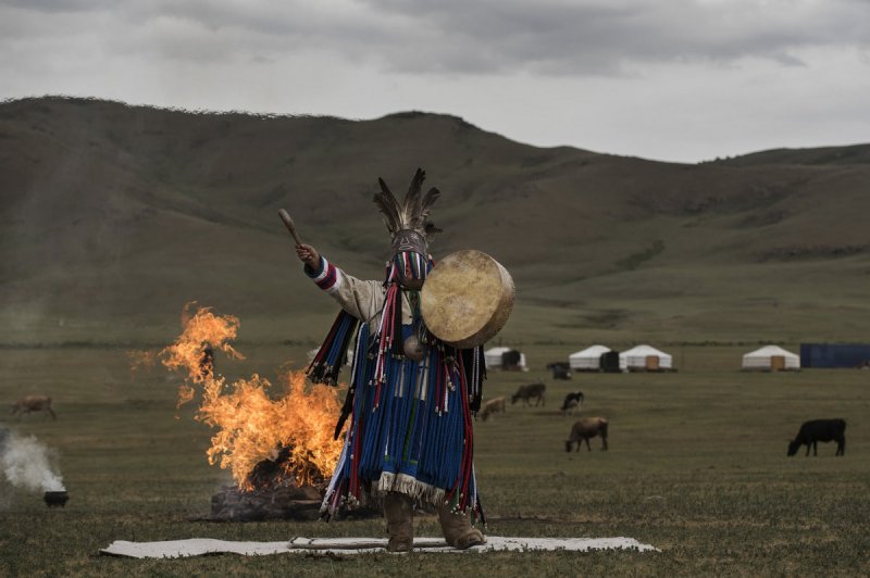 Фоторепортаж: шаманские ритуалы Монголии - №10