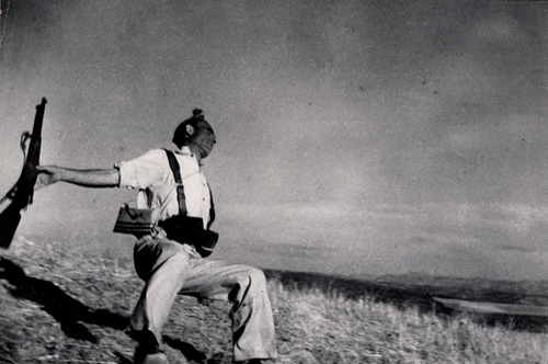 Знаменитая фотография Роберта Капа (Robert Capa) «The Falling Soldier».
