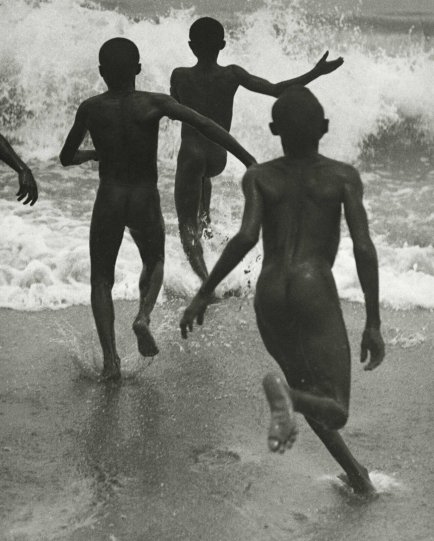 «Три мальчика на озере Танганьика», 1930 год.