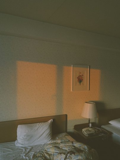 Ayaka Takine (Япония) «Пробуждение в гостиничных номерах». 1-е место в категории «Натюрморт».