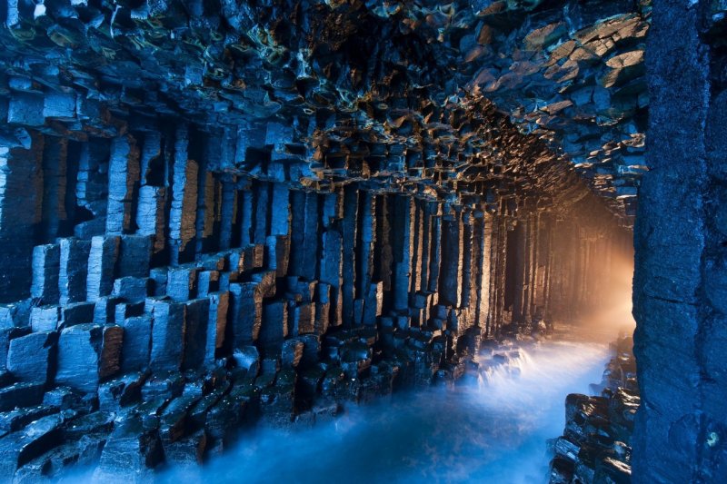 Фингалова пещера на острове Стаффа, Внутренние Гебридские острова. Фотограф Джим Ричардсон.