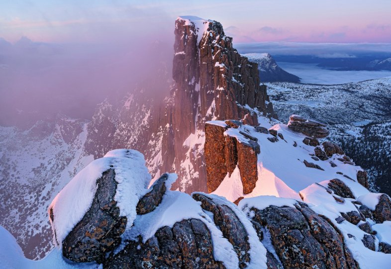 Grant Dixon (Австралия) «Зимний свет – гора Герион – хребет Дю-Кейн». 2-е место в специальной номинации «Горы».