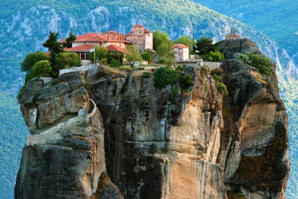 Метеоры - монастыри на отвесных скалах в Греции - №1