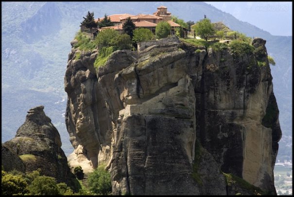 Метеоры - монастыри на отвесных скалах в Греции - №10
